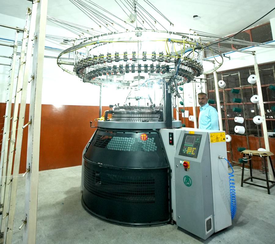 Circular-knitting-machine-pic